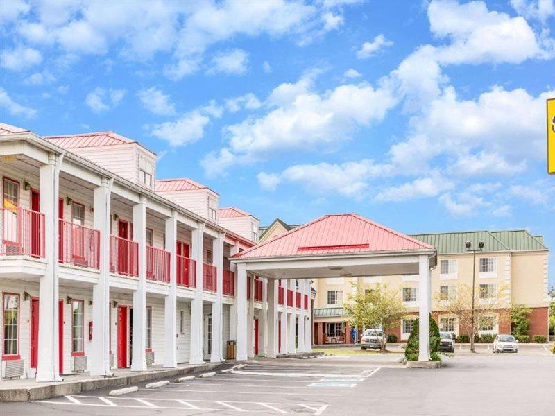 Super 8 By Wyndham Clinton Hotel Ngoại thất bức ảnh