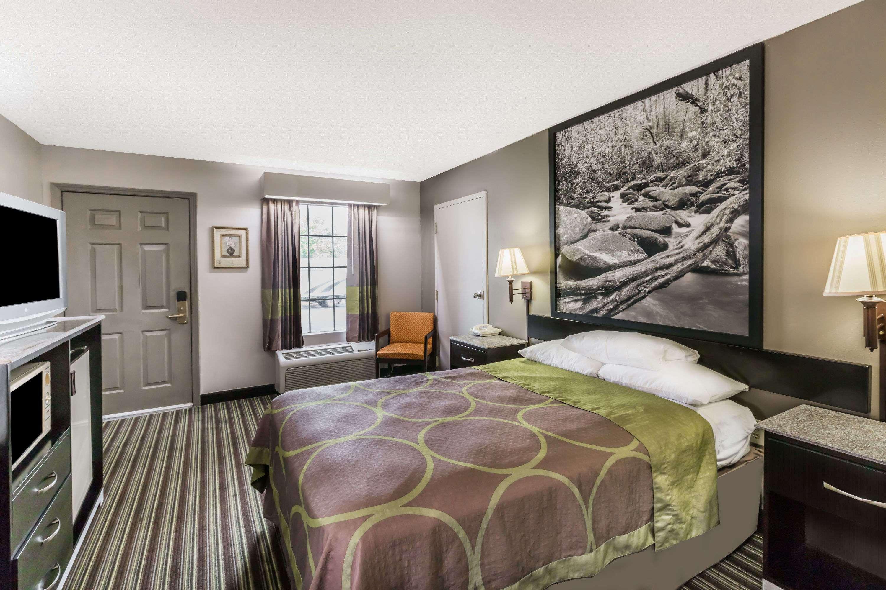 Super 8 By Wyndham Clinton Hotel Ngoại thất bức ảnh
